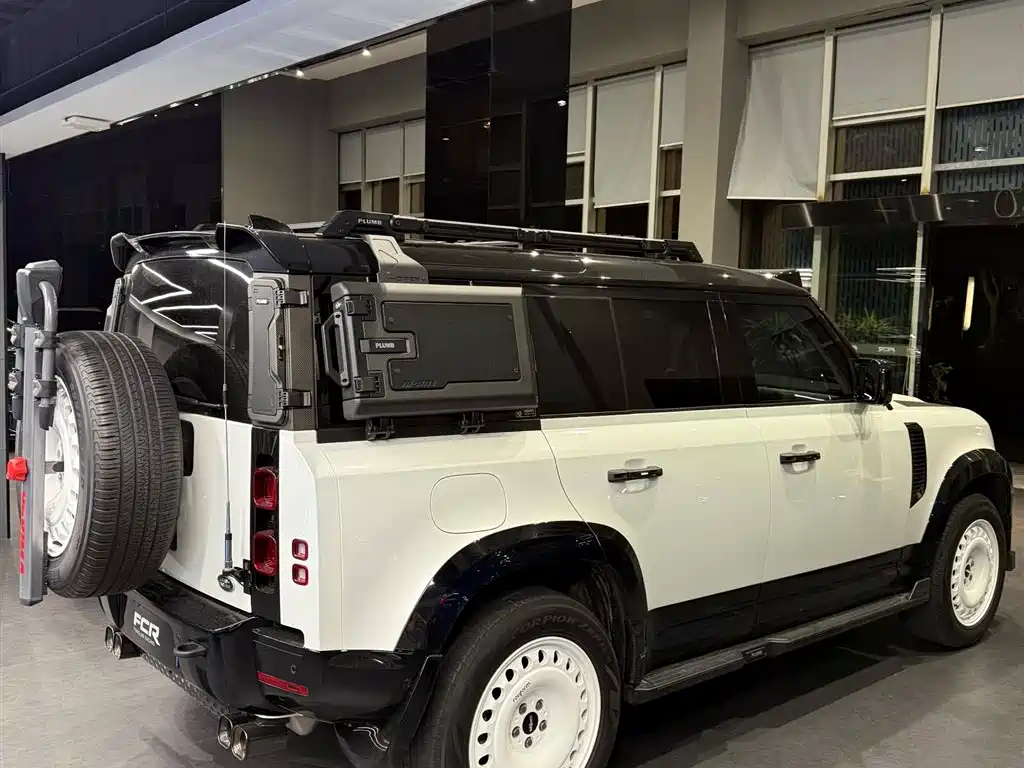Land Rover Defender 2023 110 3.0T P400 75th Anniversary Legend Edition фото 10