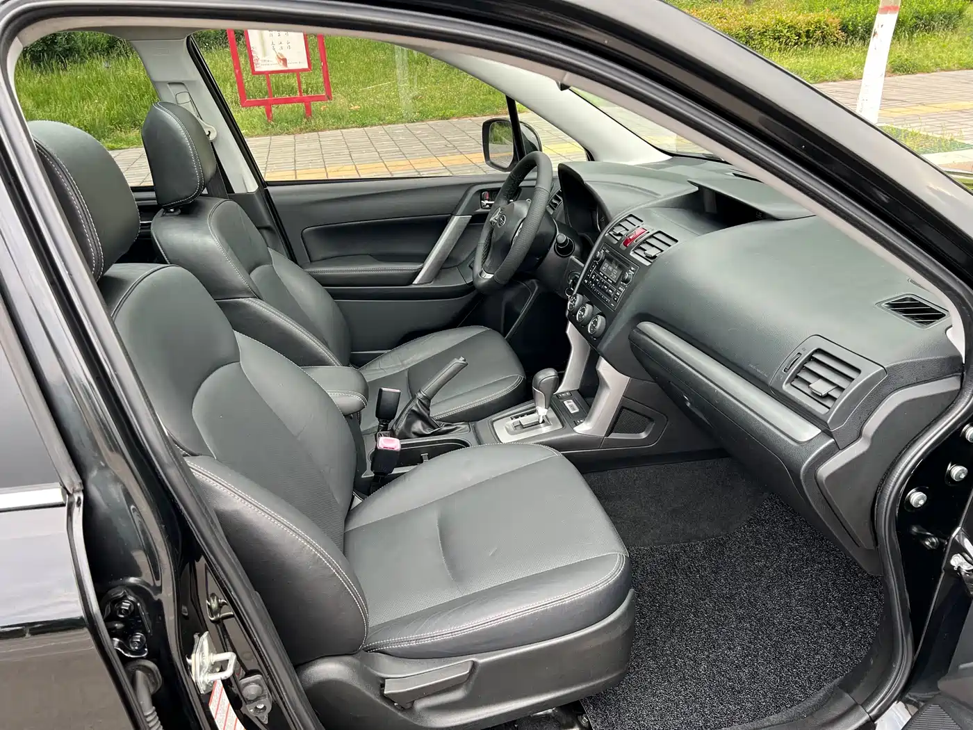 Subaru Forester 2014 2.0i Automatic Luxury Edition фото 12