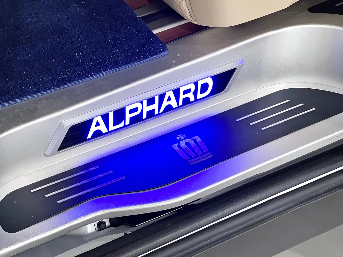 Toyota Alphard 2021 Hybrid 2.5L Luxury фото 34