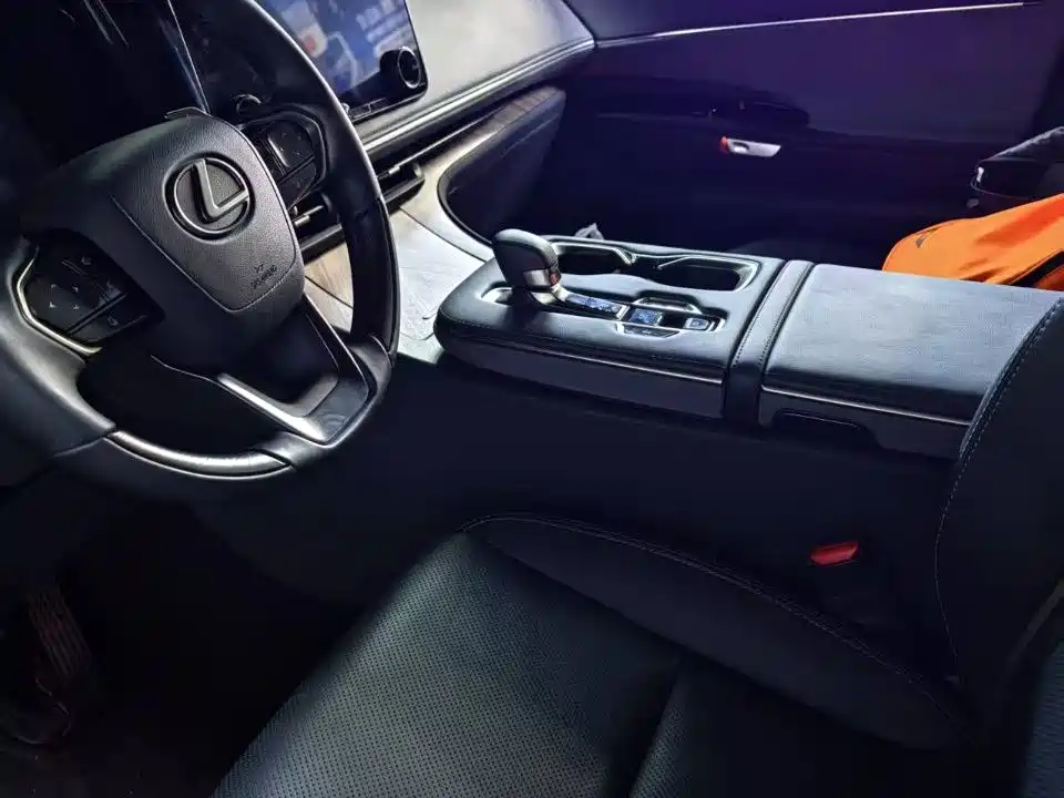 Lexus LM 2025 Model 500h Six-Seater Prestige Edition фото 19