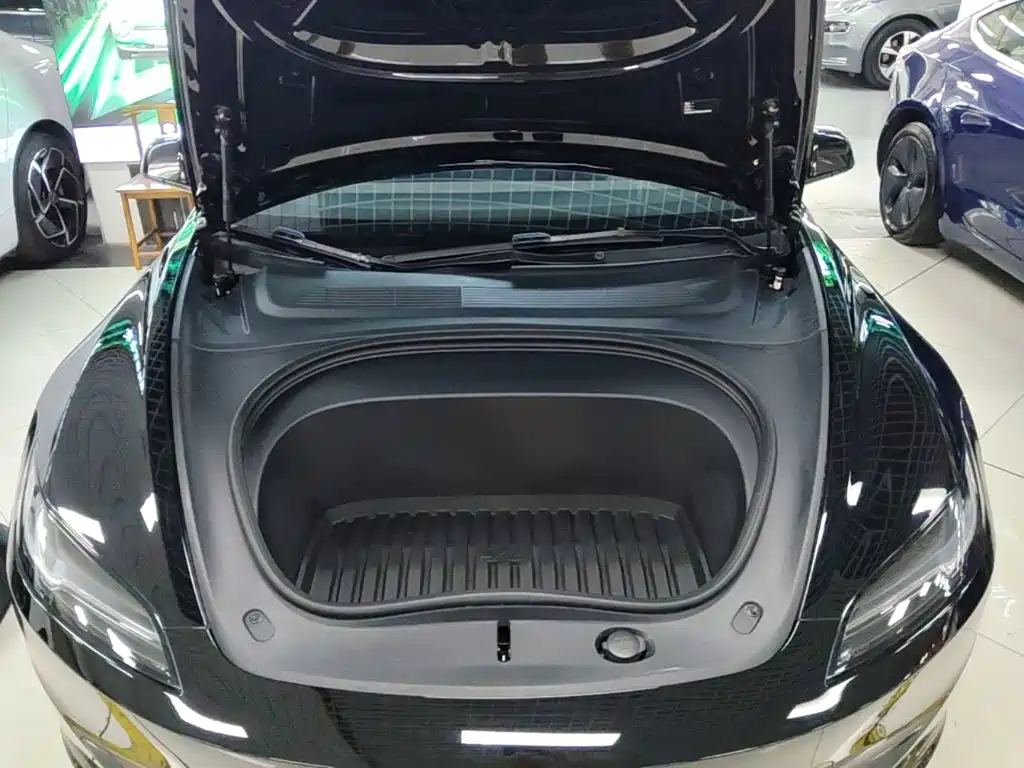 Фото 20 - Tesla Model 3