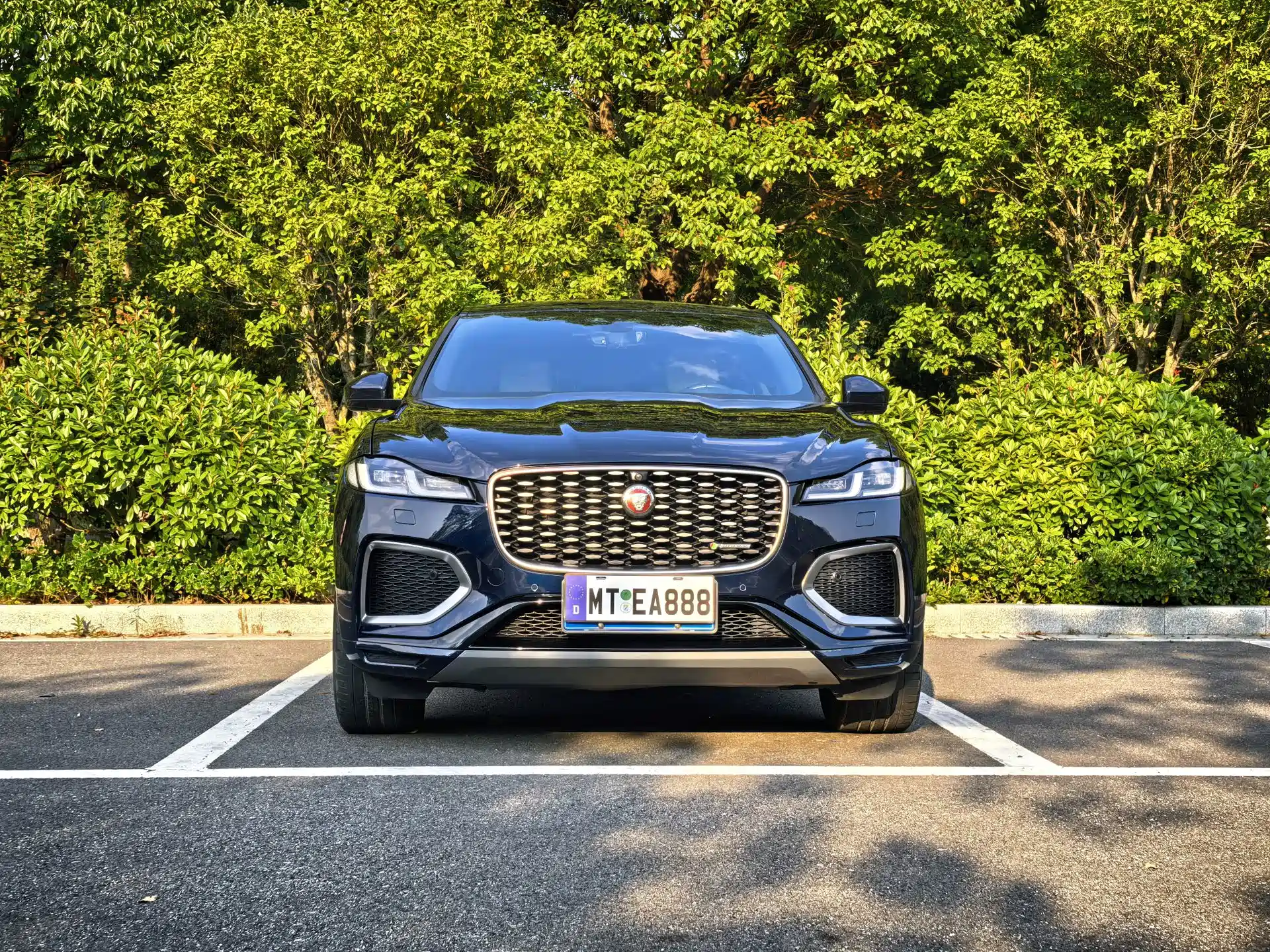 Photo 2 - Jaguar F-PACE