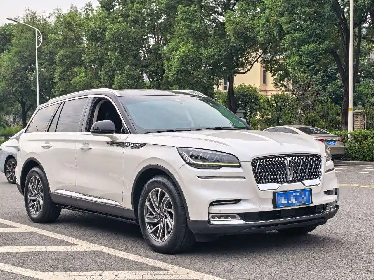 صورة 3 - Lincoln Aviator