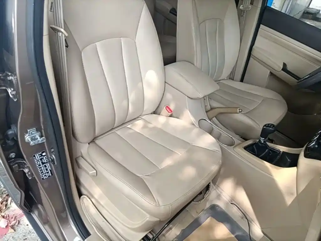 Baojun 730 2015 2015 1.8L Manual Comfort ESP Edition 7-seater