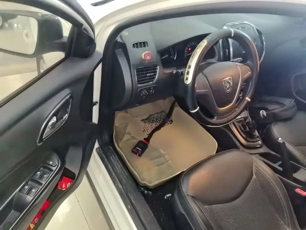 Baojun 610 2015 2014 CROSS 1.5L Manual Comfort