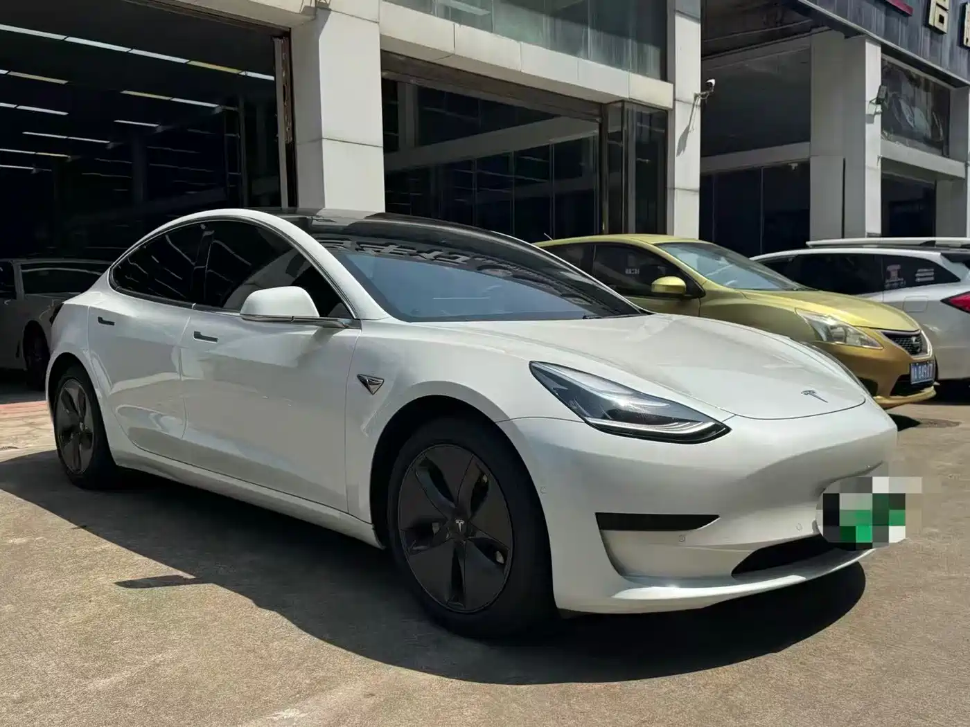 TESLA MODEL 3