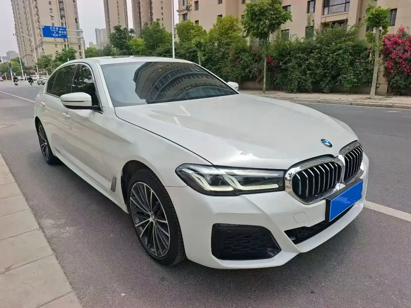 BMW 5 Series 2022 530Li Leading M Sport Package фото 3