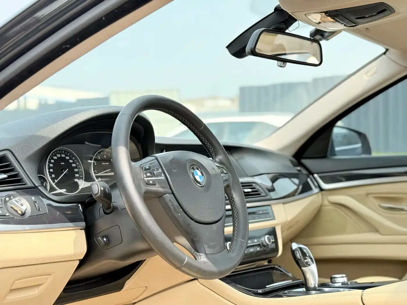 BMW 5 Series 2012 523Li Luxury фото 9