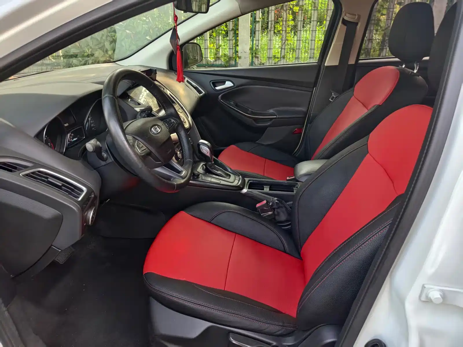 Фото 4 - Ford Focus