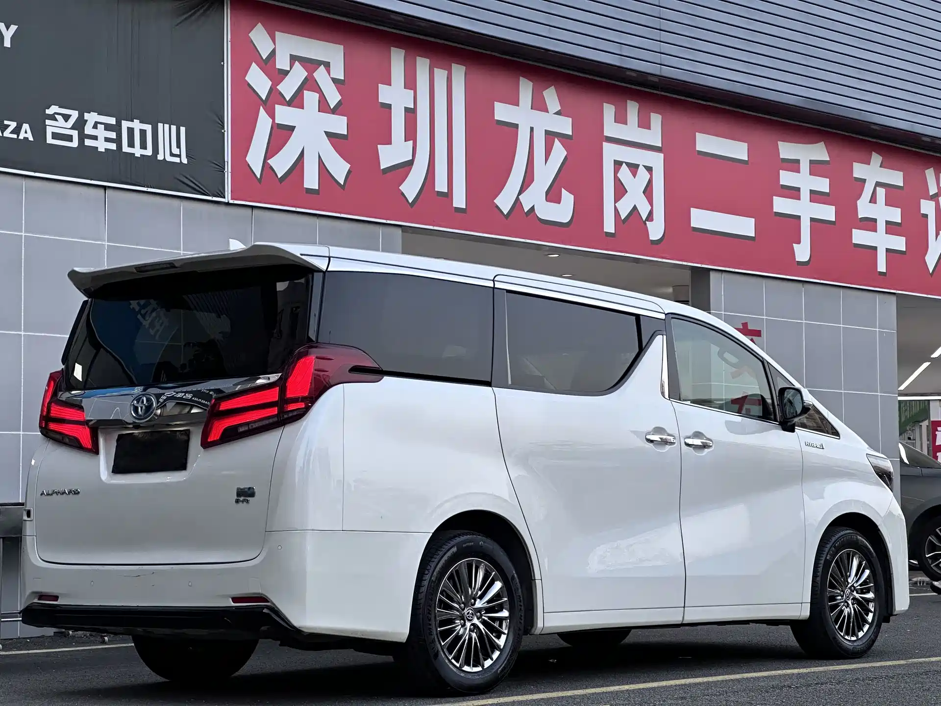Фото 15 - Toyota Alphard