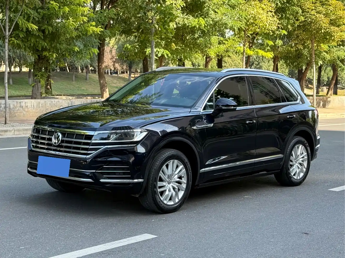 Фото 1 - Volkswagen Touareg