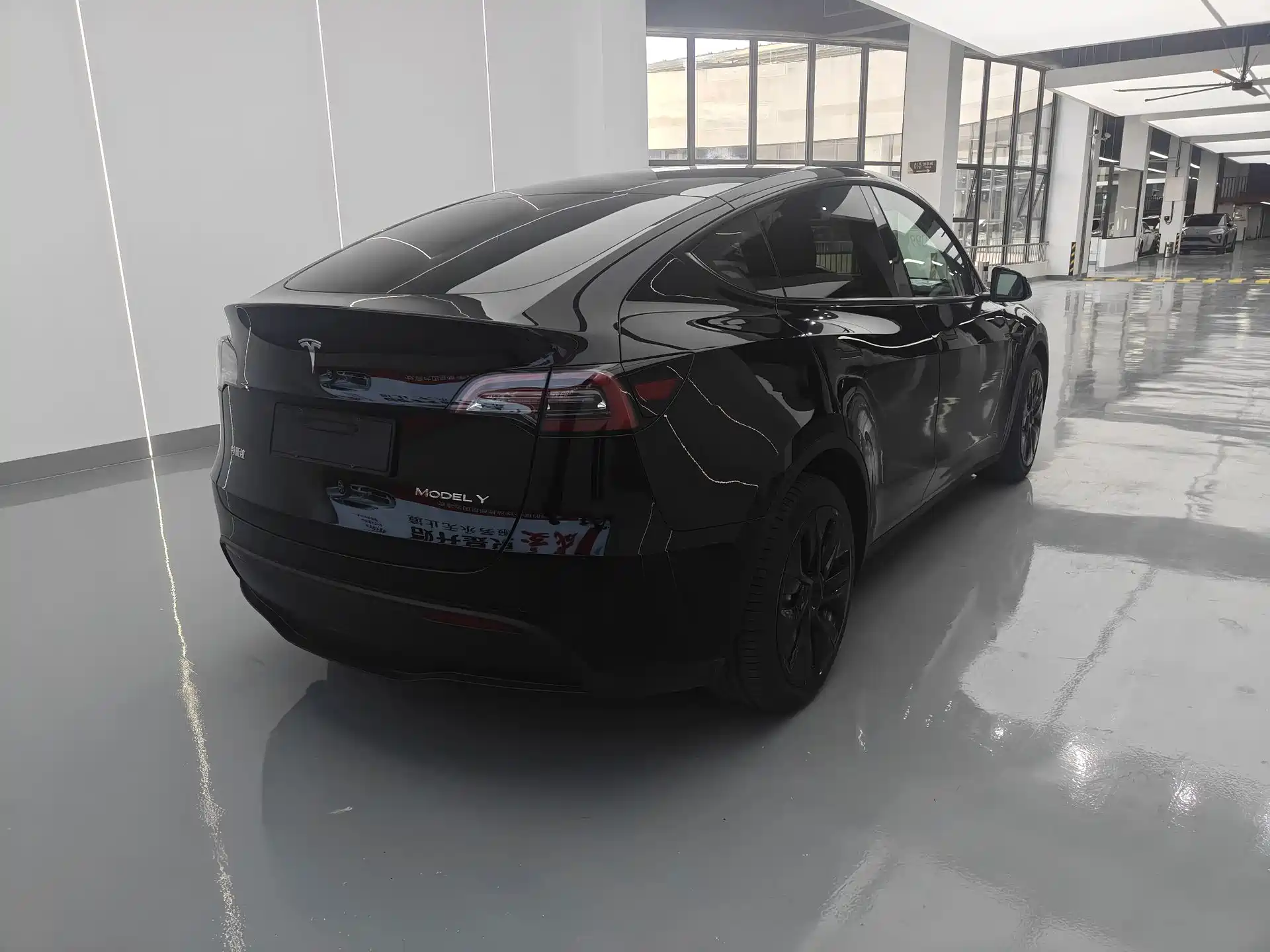 Фото 6 - Tesla Model Y