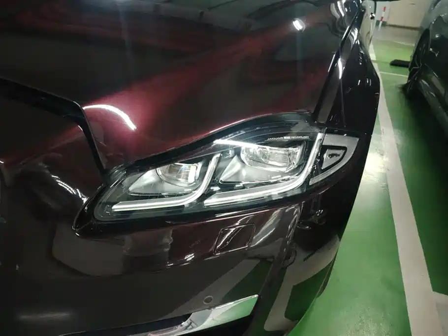 JAGUAR XJ