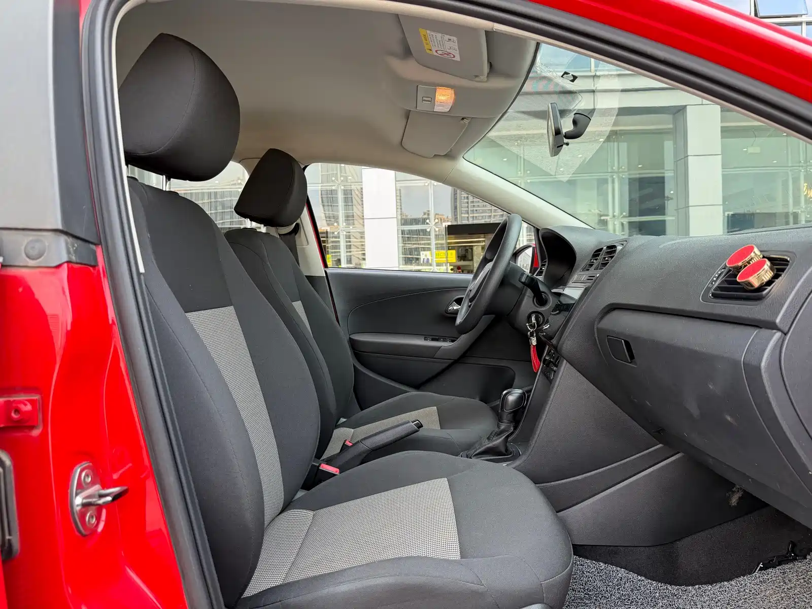 Фото 9 - Volkswagen Polo