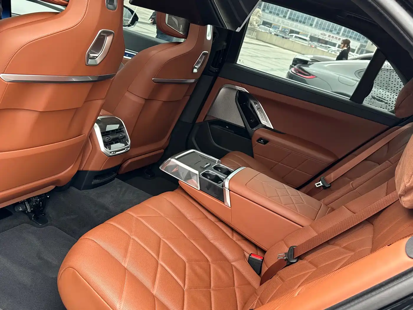 BMW 7 Series 2023 Facelift 740Li Exclusive M Sport Package фото 14