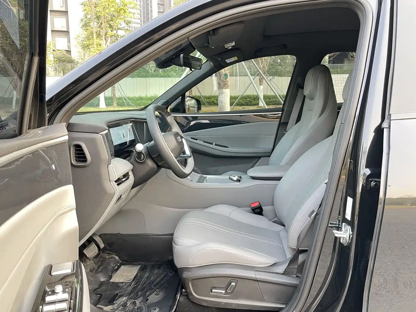Geely Galaxy Galaxy L7 2025 EM-i 115km Explorer Edition фото 10