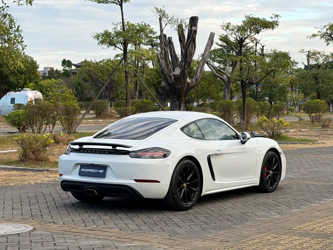 Porsche 718 2018 Cayman 2.0T фото 8