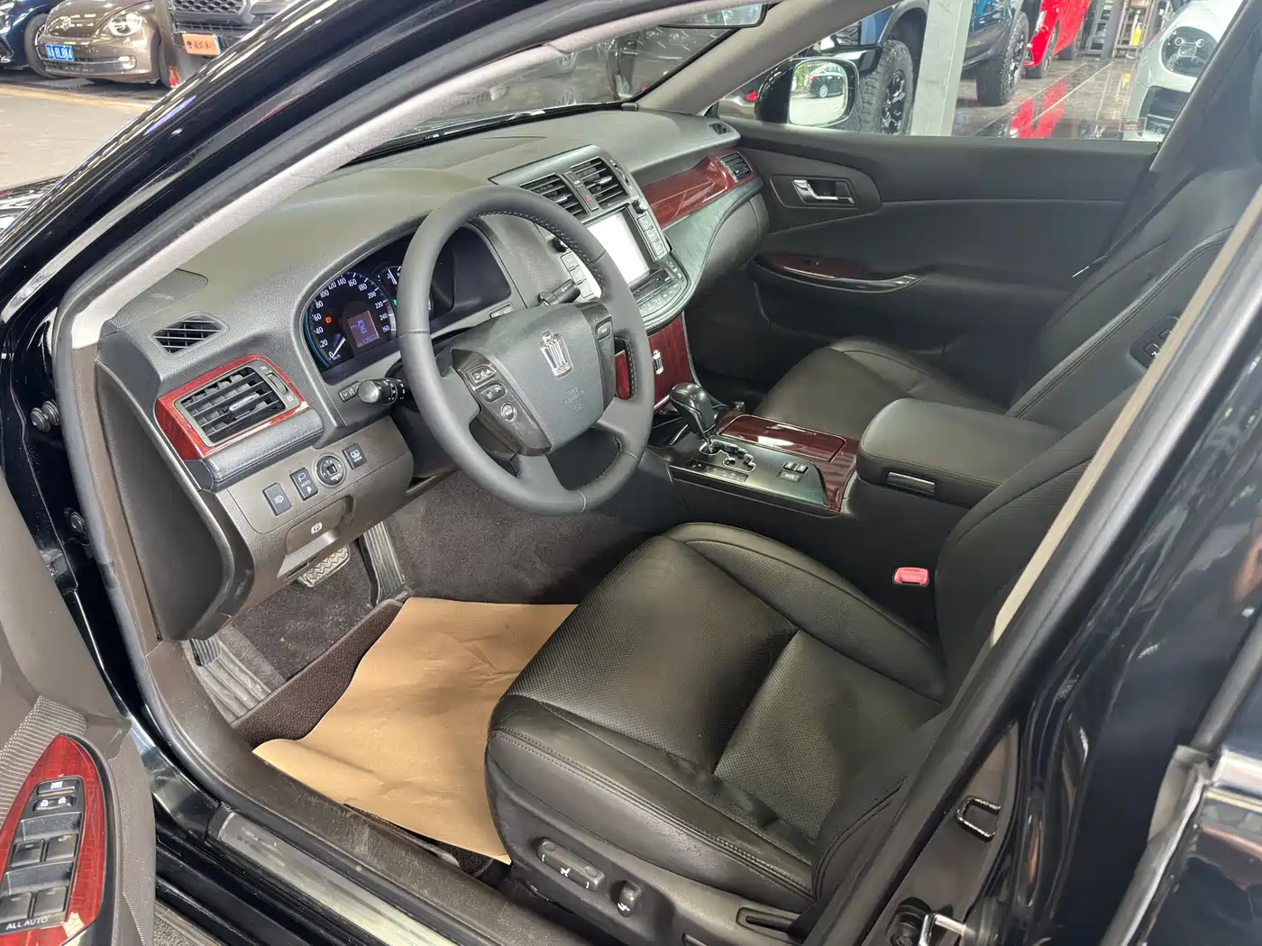 Toyota Crown 2011 2.5L Royal Leather Sunroof Special Edition фото 15