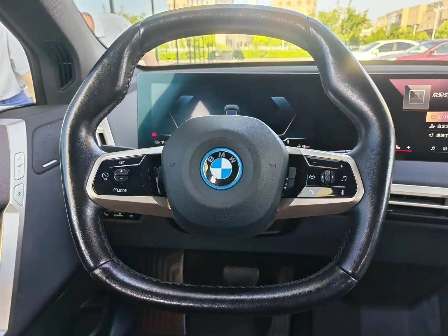 Фото 12 - BMW iX