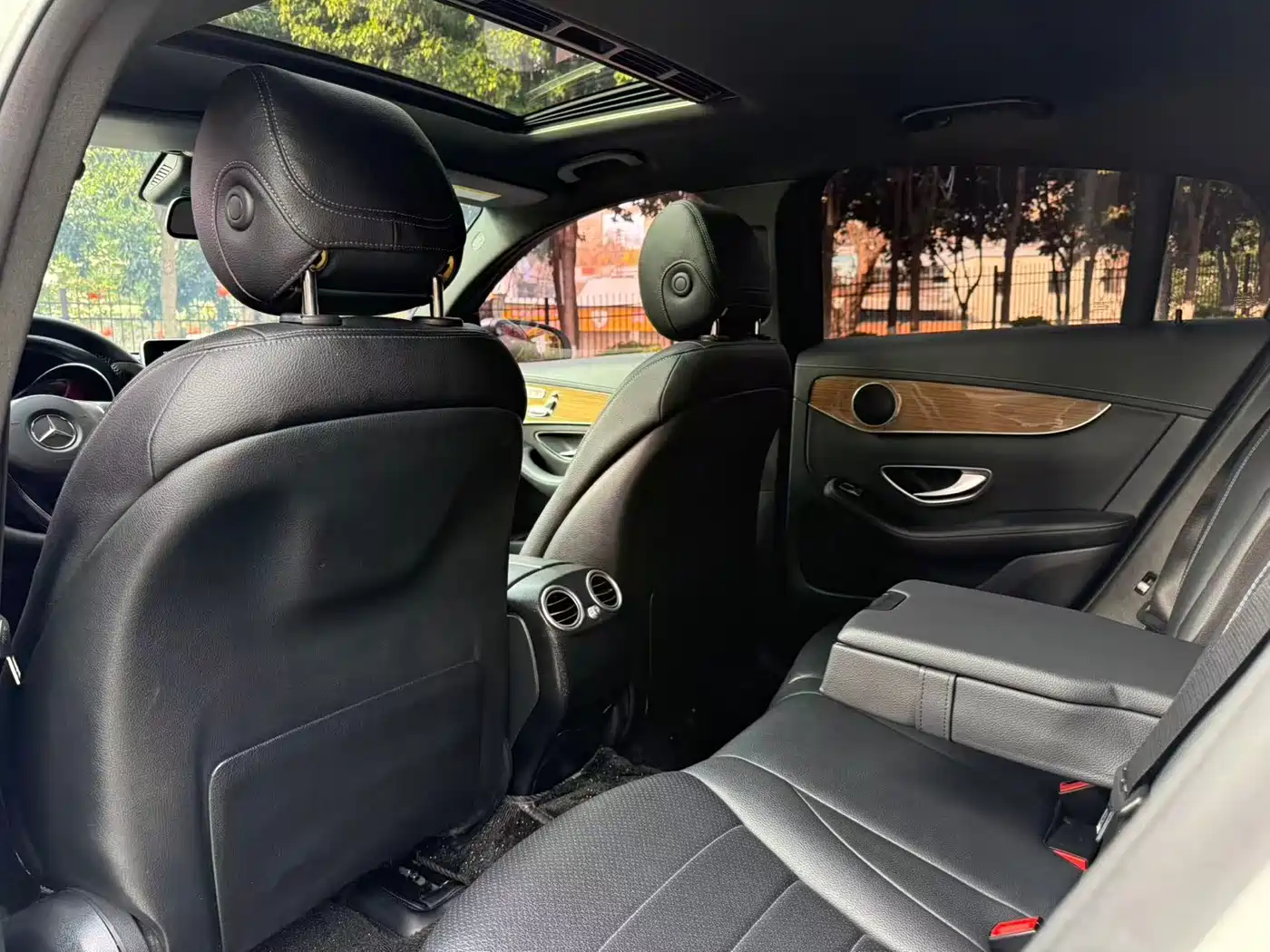 Mercedes-Benz GLC Coupe 2018 GLC 260 4MATIC Coupe SUV фото 27