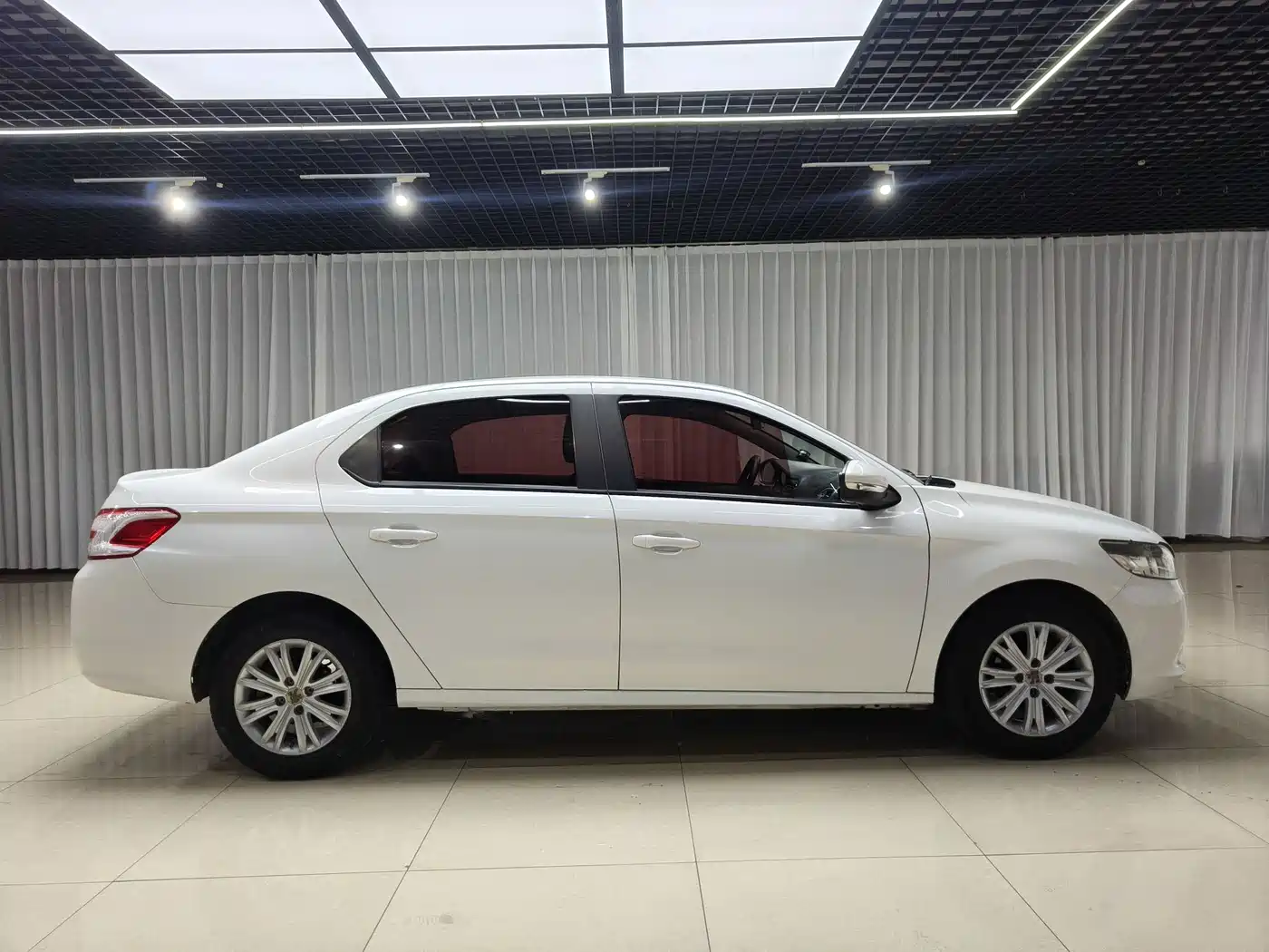 Peugeot 301 2017 2017 1.6L Manual Comfort Edition