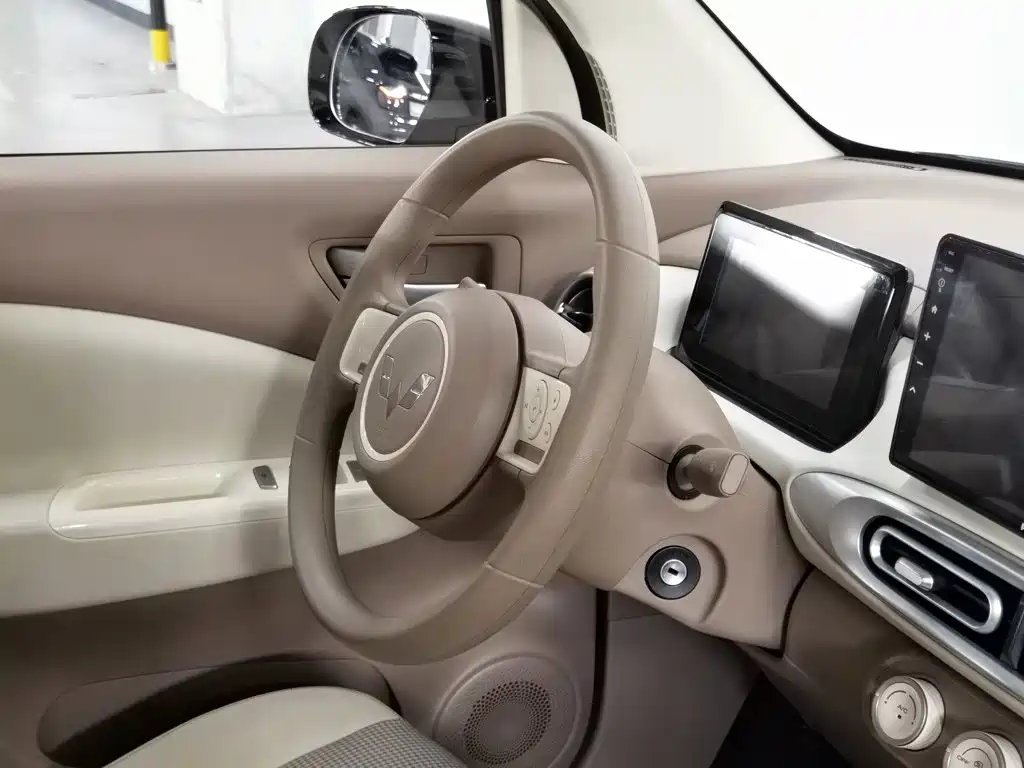 Wuling Motors Hongguang MINIEV 2026 2025 4-Door Advanced