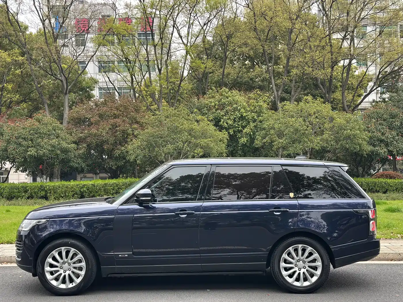 Land Rover Range Rover 2018 3.0 SC V6 Vogue Heritage Extended Edition фото 3
