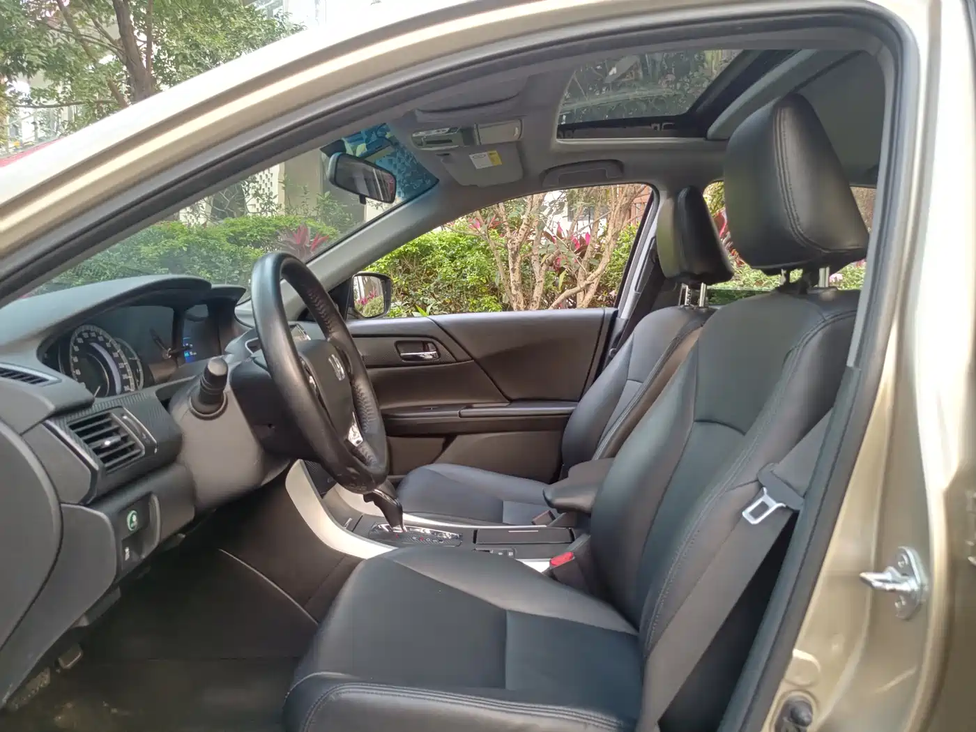 Фото 8 - Honda Accord