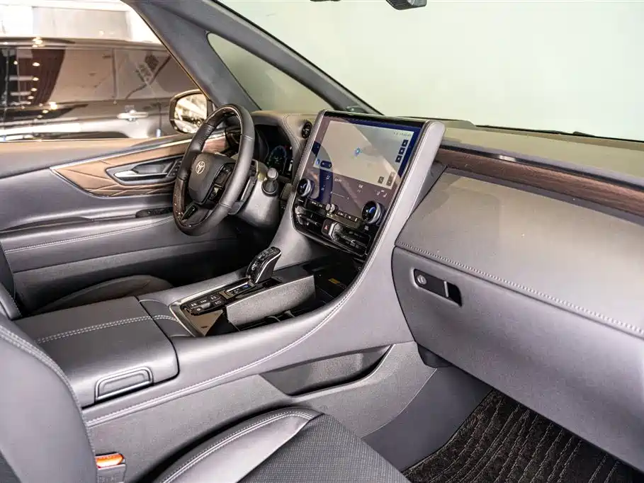 Toyota Alphard 2024 Hybrid 2.5L Ultimate Enjoyment Edition фото 10