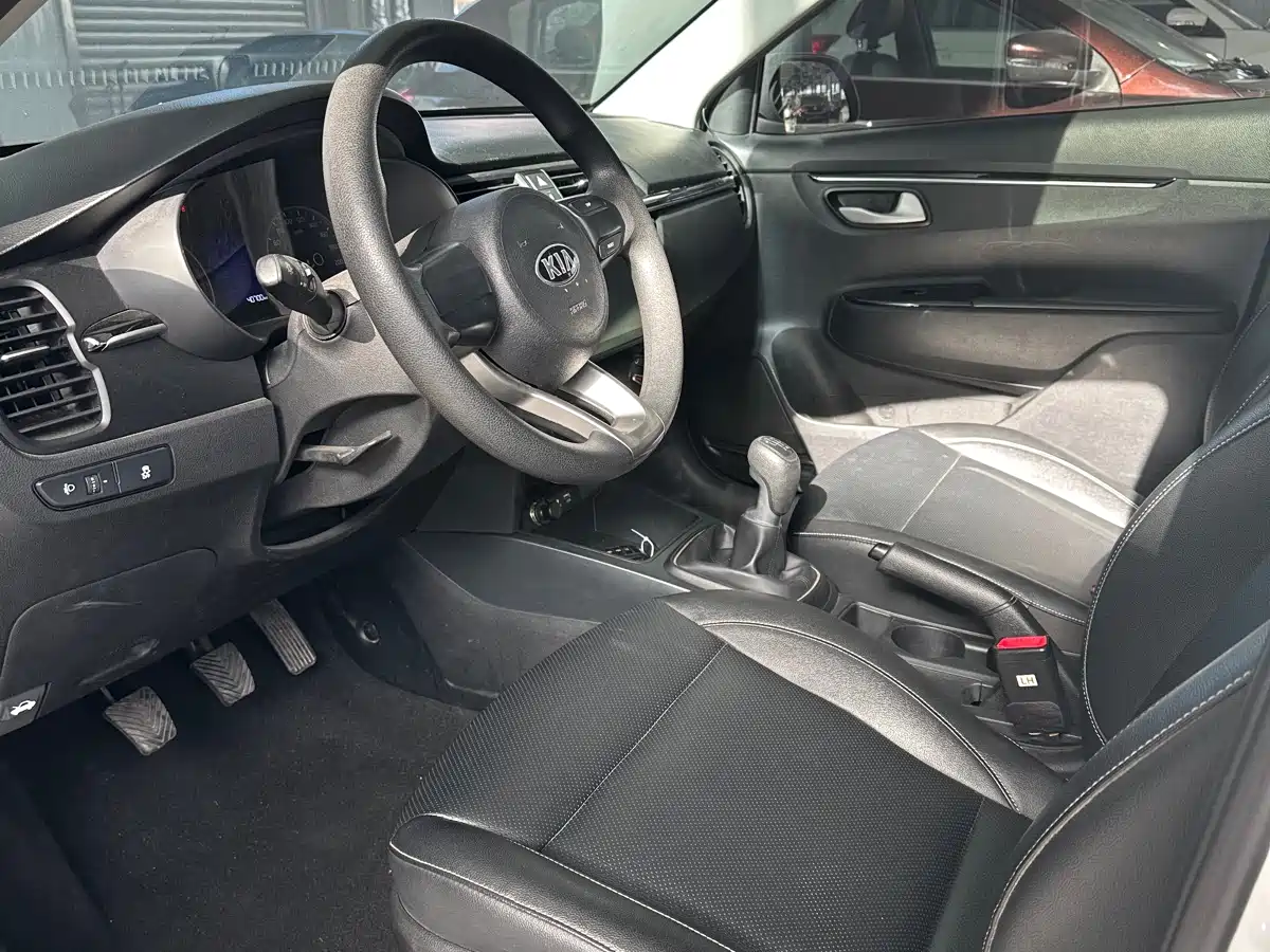 Kia K2 2017 Sedan 1.4L MT 15th Anniversary Special Edition GLS фото 4