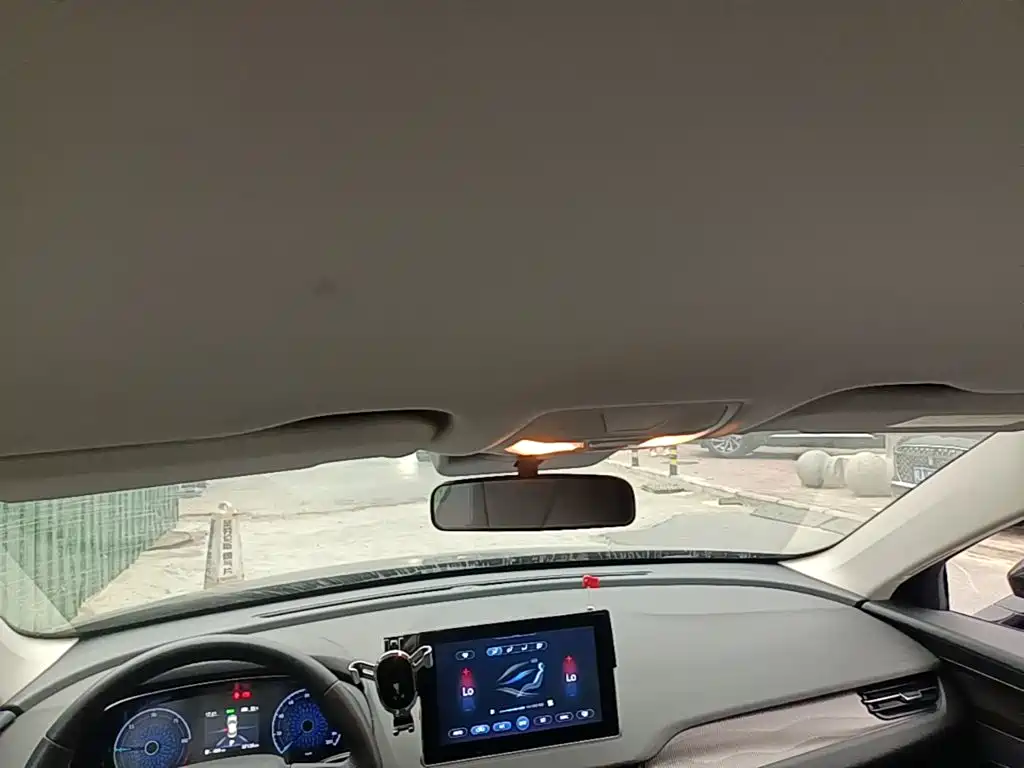 Hongqi E-QM5 2024 2023 Basic Travel Edition