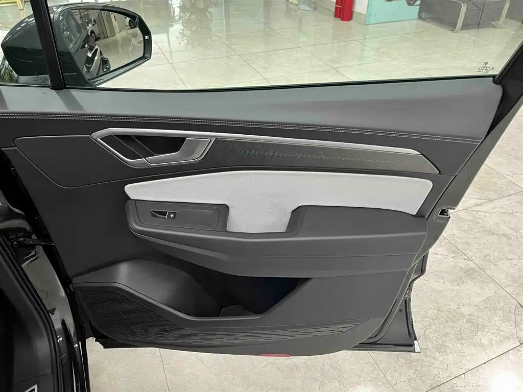 Volkswagen Talagon 2025 450TSI R-Line 6-Seater фото 12