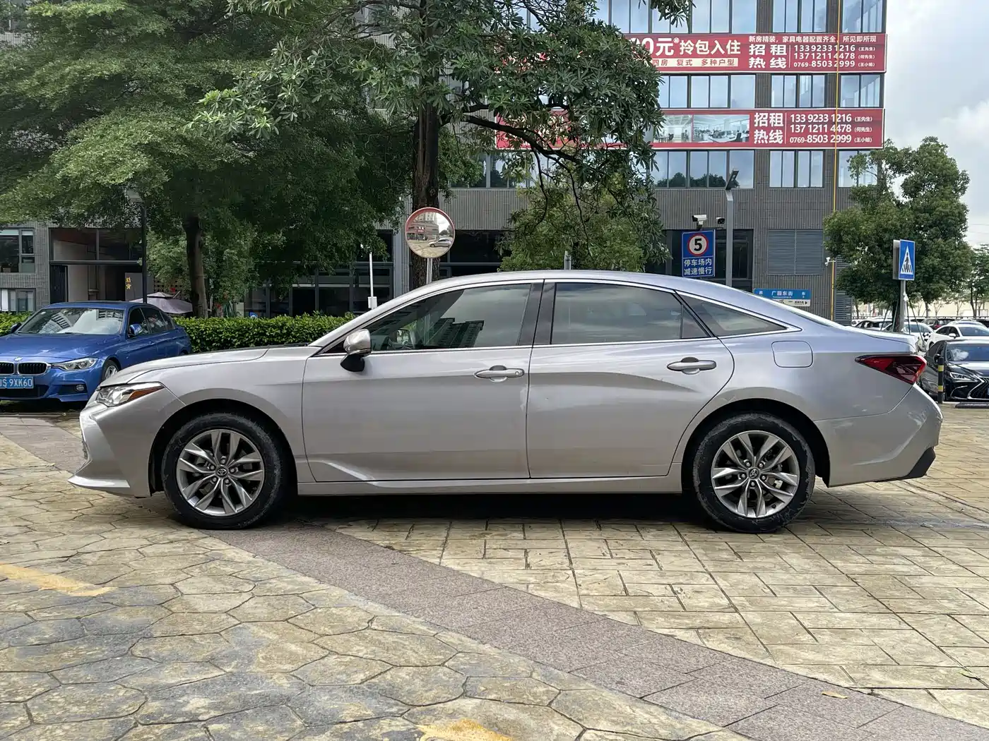 Toyota Avalon 2022 2.0L Progressive Edition фото 3