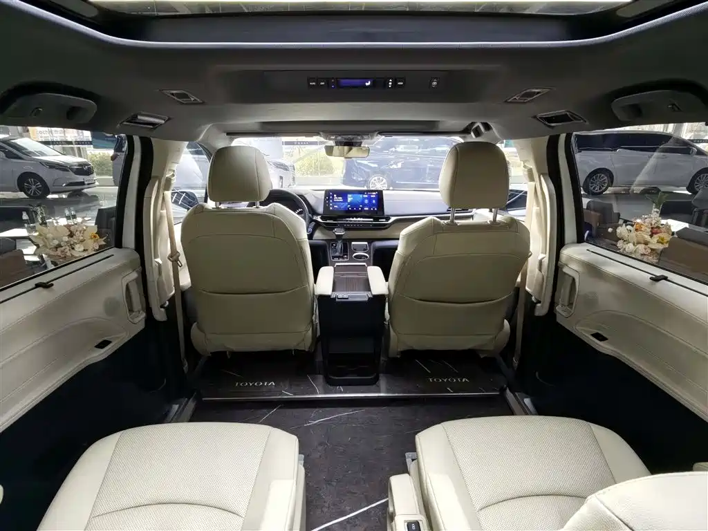 Toyota Granvia 2023 2.5L Hybrid Prestige PLUS Edition фото 18