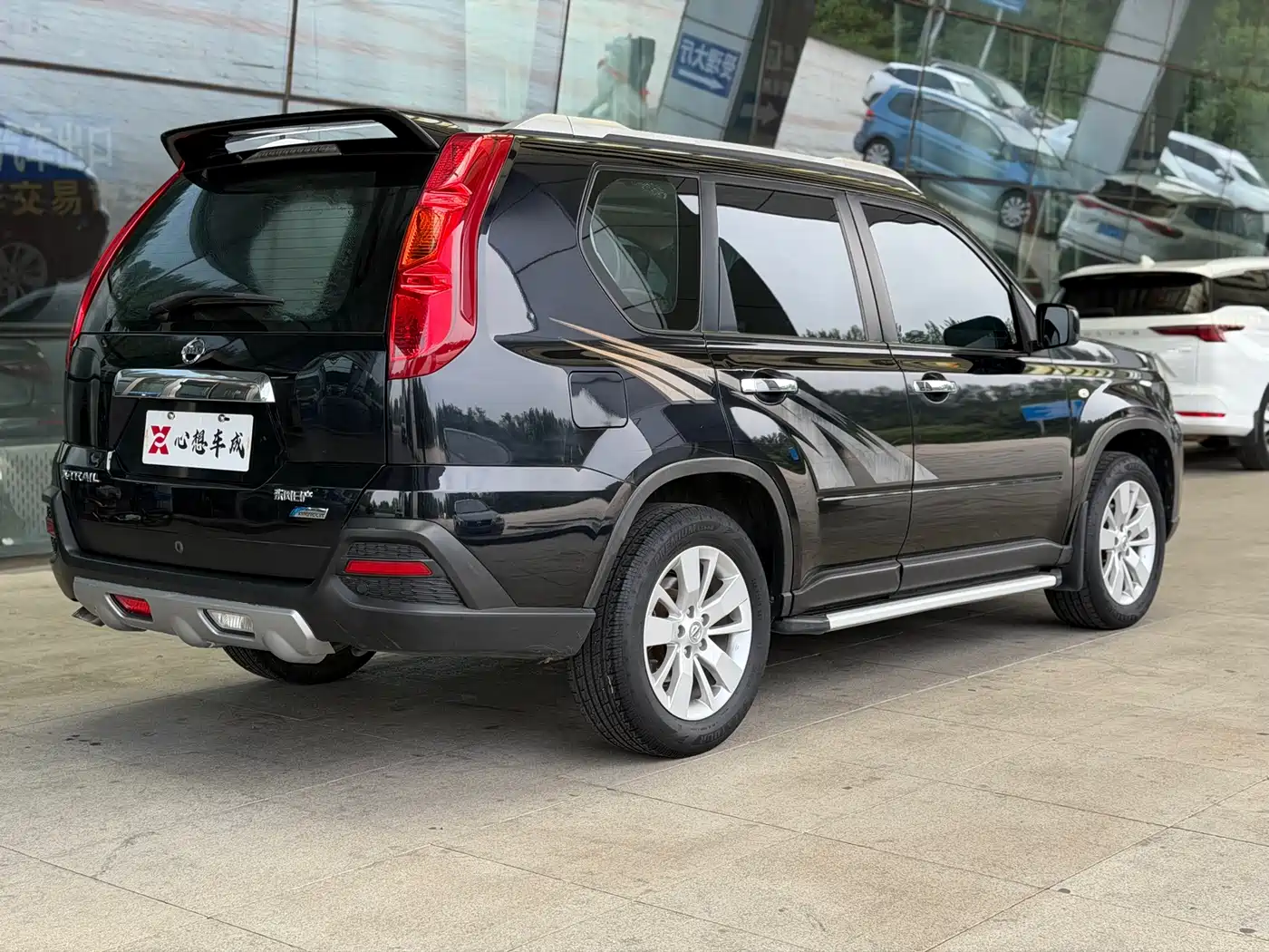 Dongfeng Fengdu MX6 2015 2015 2.0L CVT 2WD Excellence