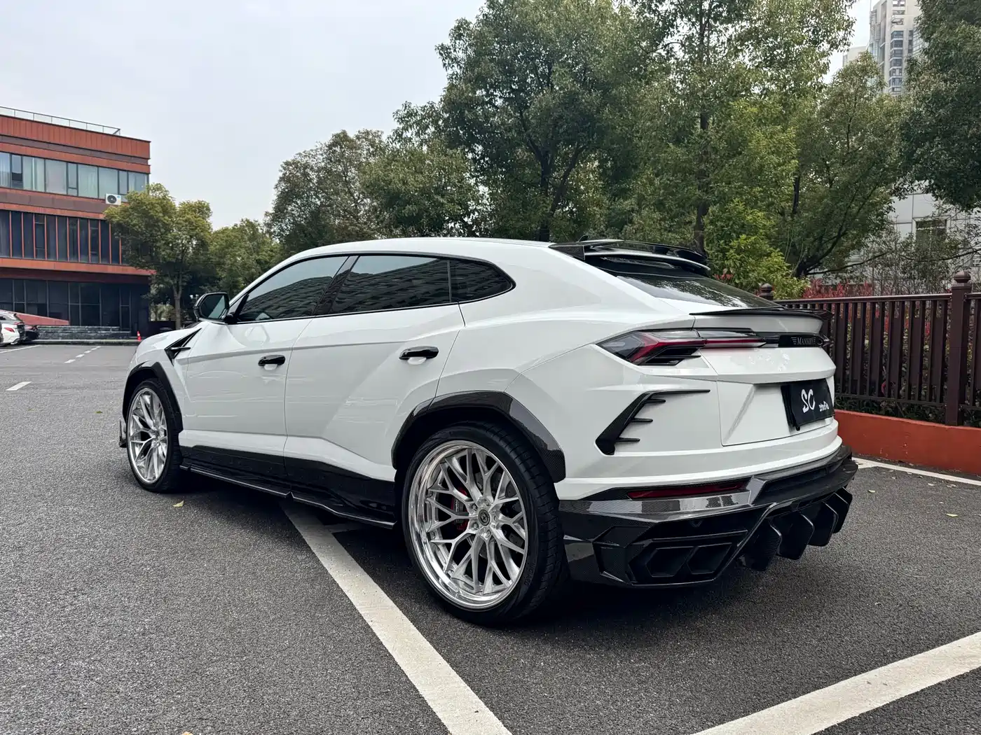LAMBORGHINI URUS