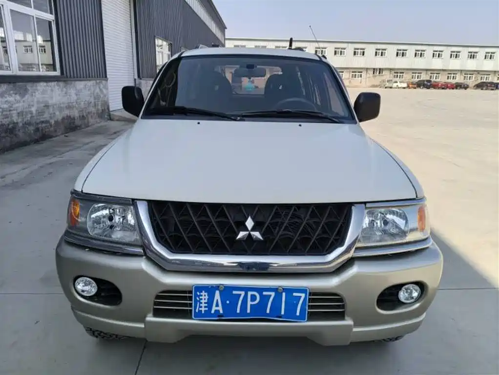 Mitsubishi Pajero Sport 2004 Model 3.0L Manual 4WD GLS фото 3