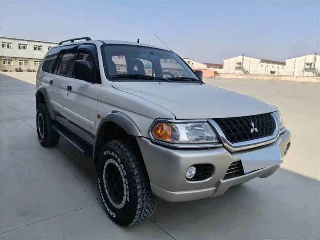 Mitsubishi Pajero Sport 2004 Model 3.0L Manual 4WD GLS фото 2