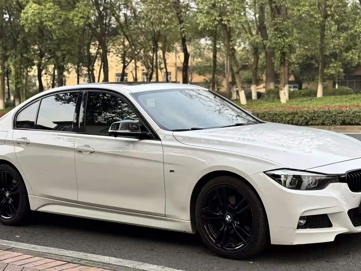 BMW 3 Series 2019 320i M Sport Black Night Edition фото 3