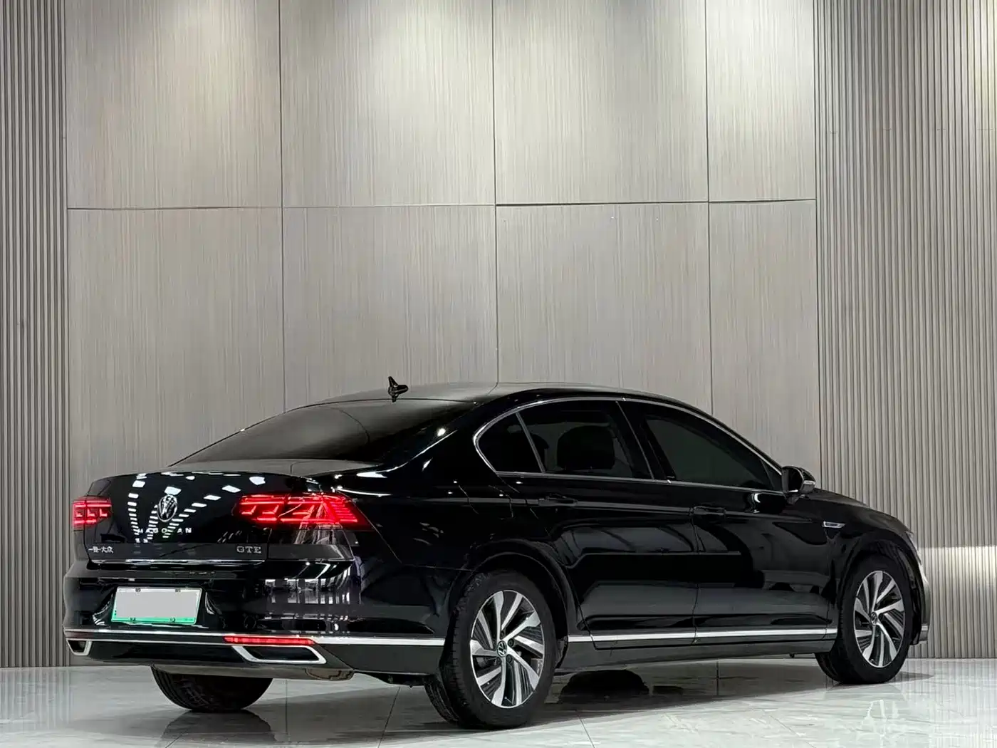 VOLKSWAGEN MAGOTAN GTE PLUG IN HYBRID