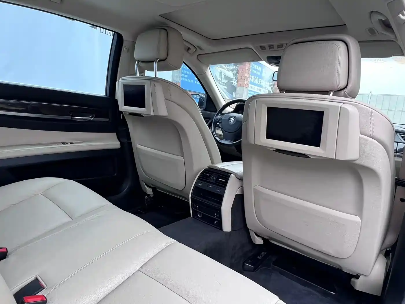 BMW 7 Series 2011 730Li Elegance фото 15