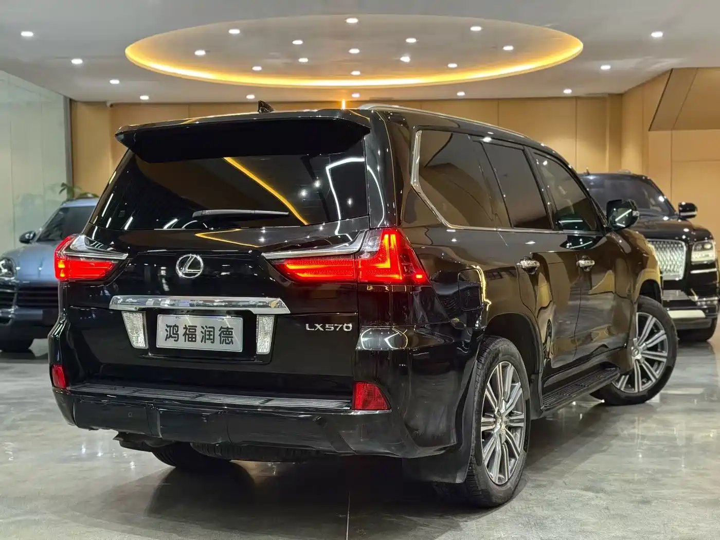 Lexus LX фото 9