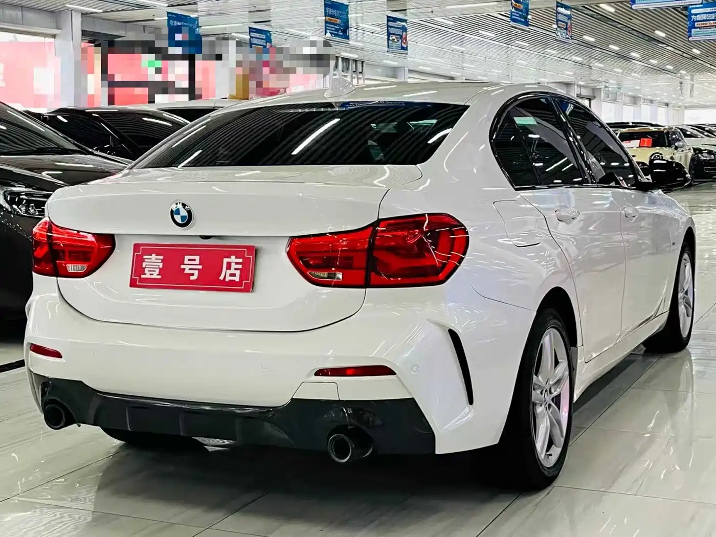 BMW 1 Series 2022 120i M Sport Shadow Edition фото 6