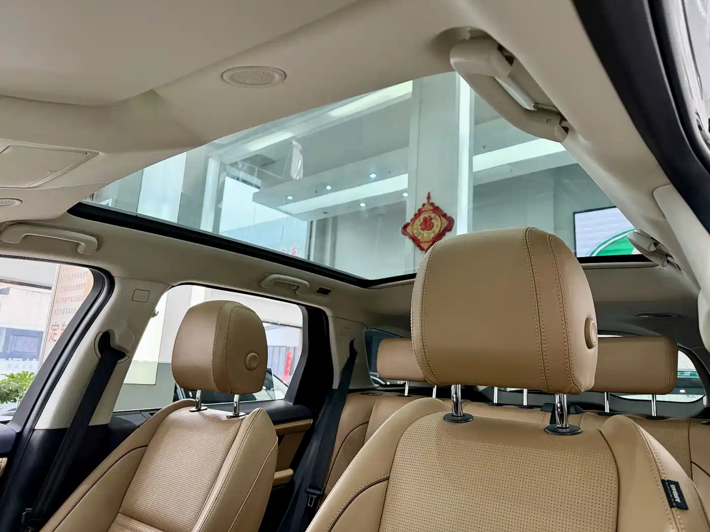 Land Rover Discovery Sport 2024 Luxury Custom Edition фото 5