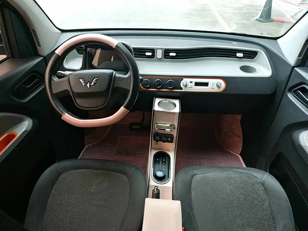WULING AUTOMOBILE HONGGUANG MINIEV