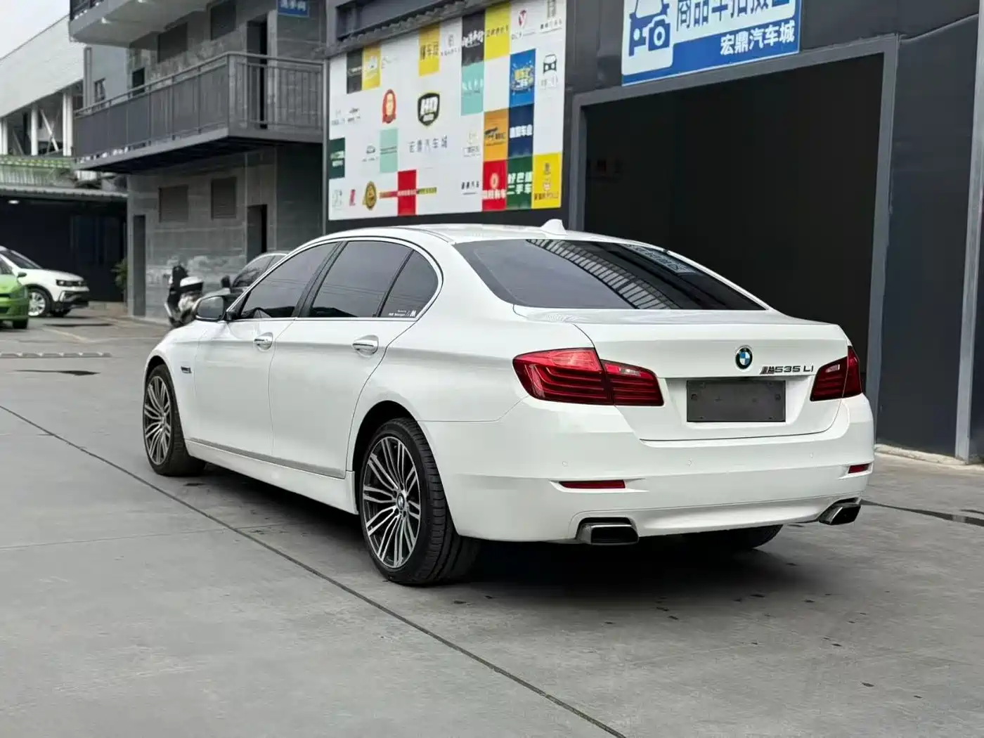BMW 5 Series 2013 535Li Leadership фото 9