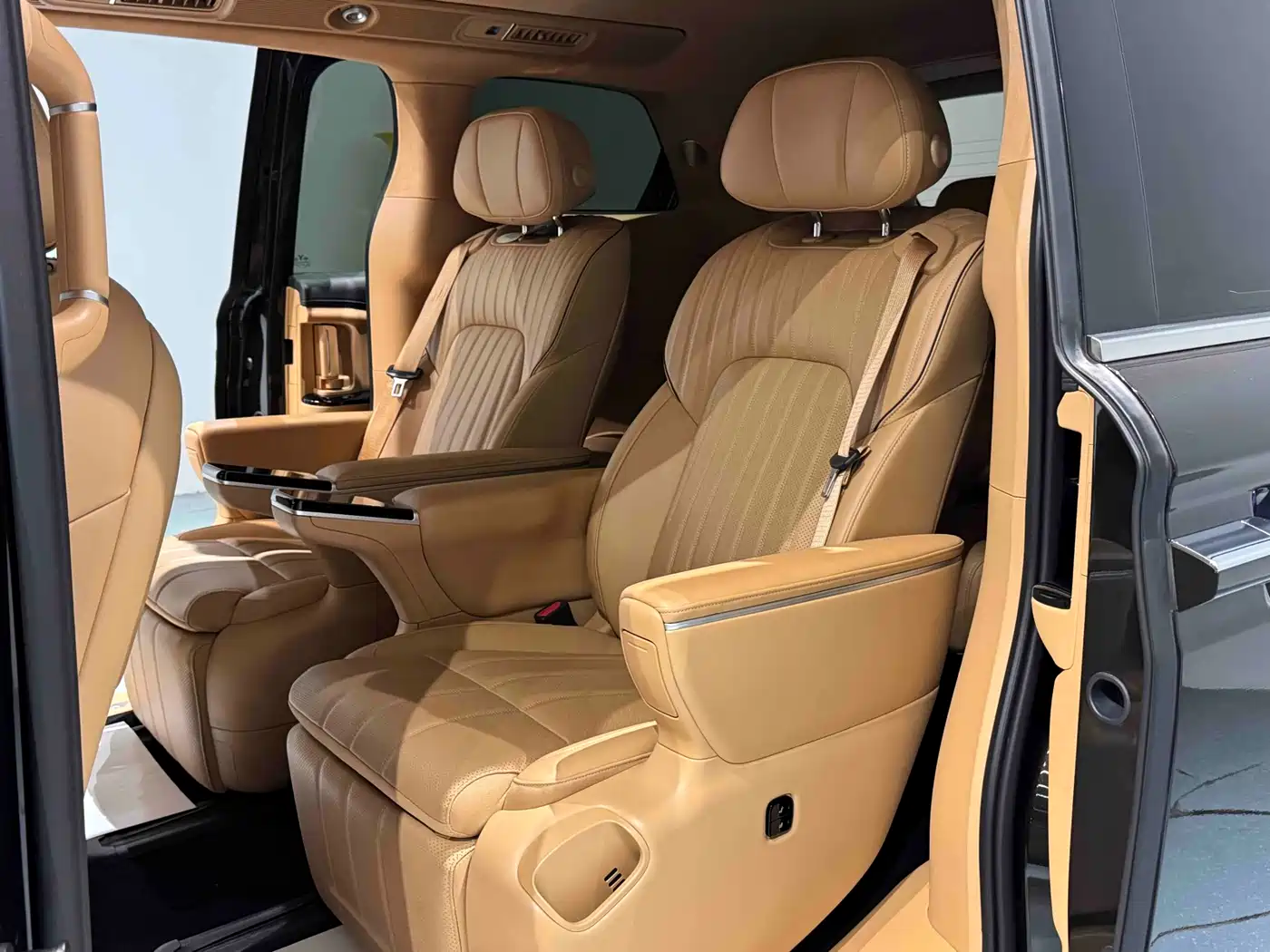 Voyah Auto Voyah Dreamer 2025 PHEV AWD Flagship Kunpeng Edition фото 16