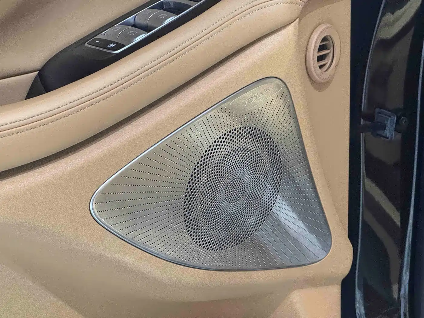 Voyah Auto Voyah Dreamer 2025 PHEV AWD Flagship Kunpeng Edition фото 6