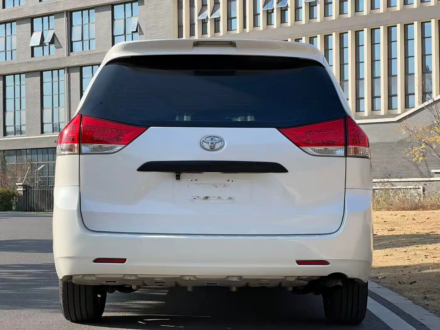 Toyota Sienna 2015 3.5L 2WD LE фото 4