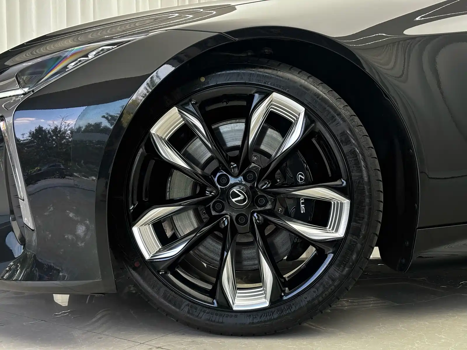 Фото 4 - Lexus LC